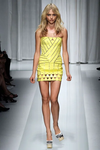 Look 12